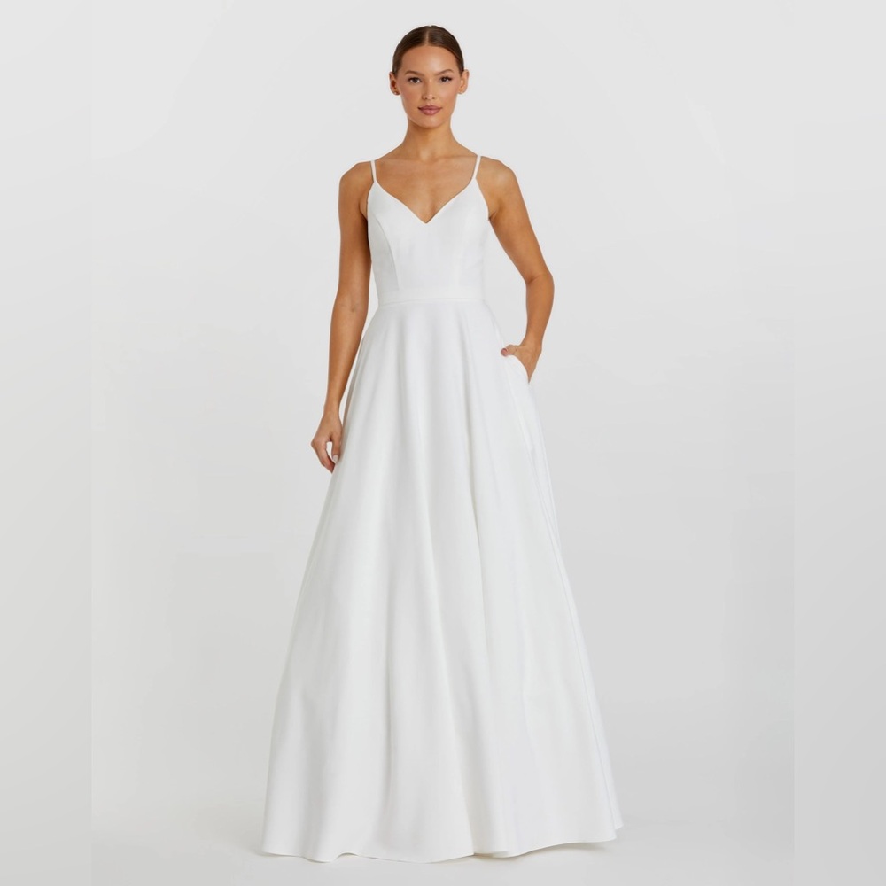 MAC DUGGAL (BRIDAL / WEDDING) Classic A-Line V-Neck Ballgown (White) Size 14